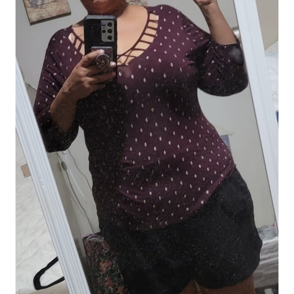 Maurices 24/7 Patterned Tee With Lattice V-Neckli… - image 1